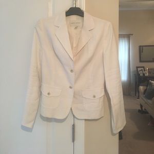 Banana Republic. White blazer. 60% linen.
